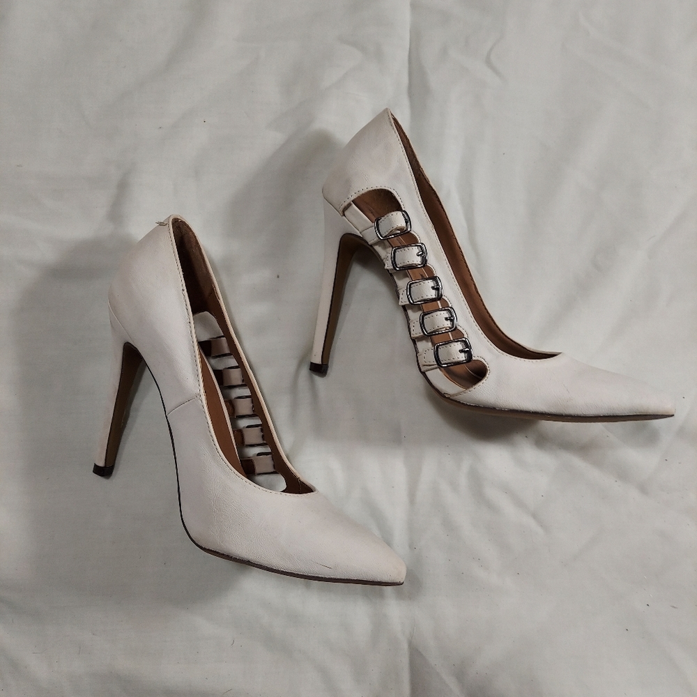Off white heels with buckle accent 🥰